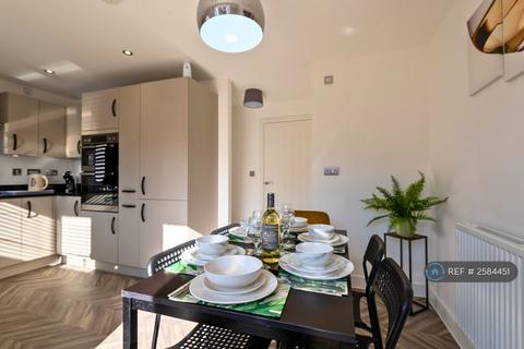 3 bedroom semi-detached house to rent, Hanbury Rd, Gloucester, GL3