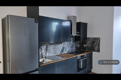 3 bedroom flat to rent, Turnpike Lane, London, N8
