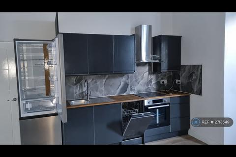 3 bedroom flat to rent, Turnpike Lane, London, N8
