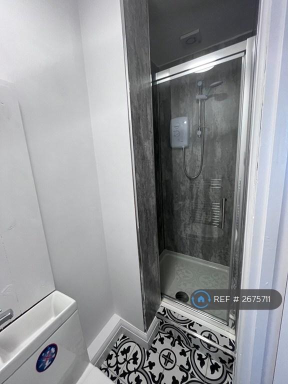 Ensuite Bedroom 2