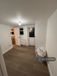 undefined, Kingsway, Farnham Common, SL2