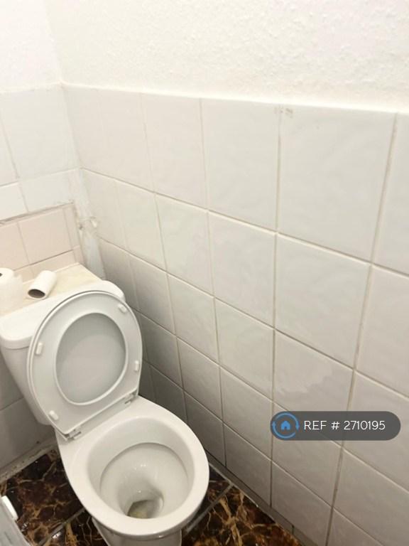 Toilet (Stand Alone)