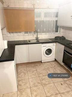 3 bedroom terraced house to rent, Chadwin Road, London, E13