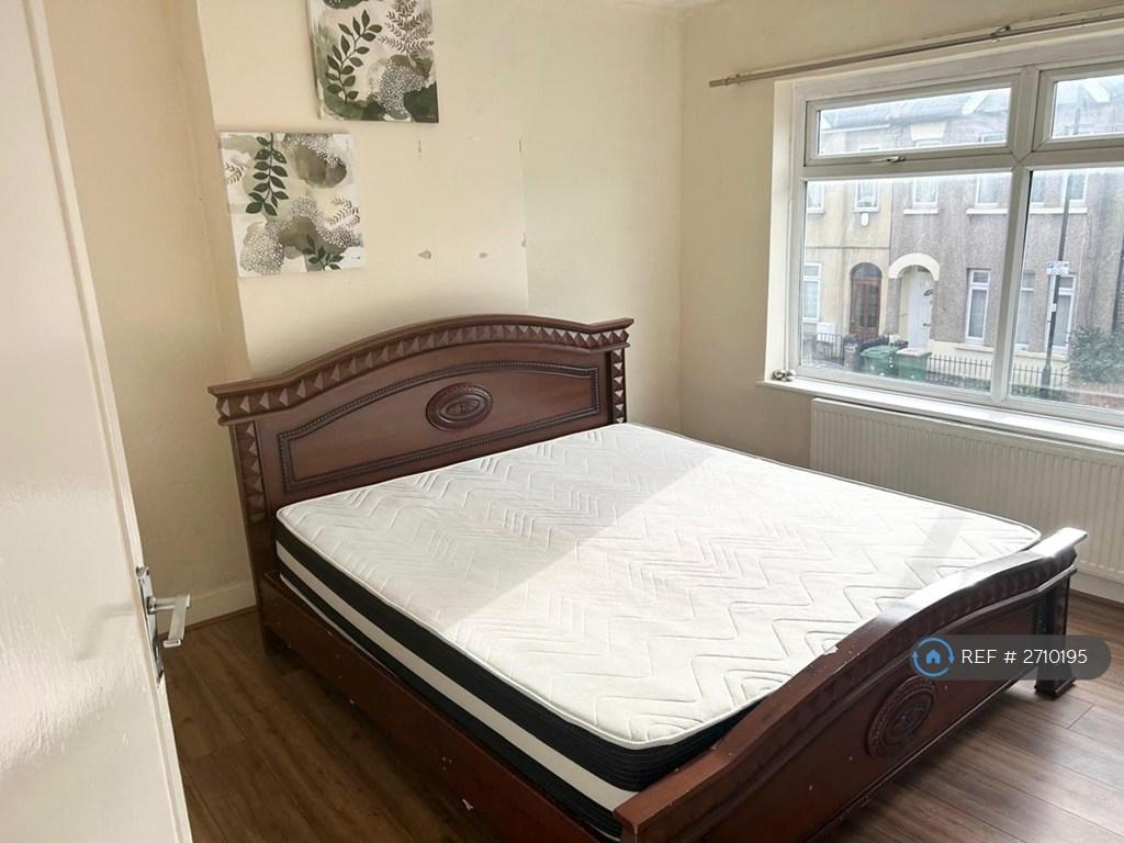 Master Bedroom (With King Size Bed)