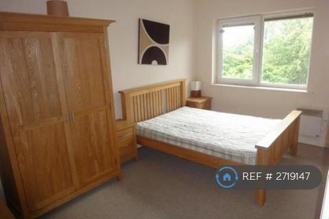 2 bedroom flat to rent, N. George Street, Salford, M3