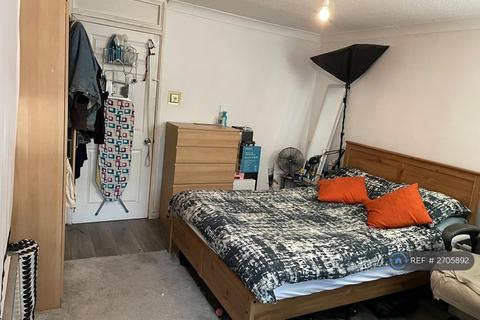 3 bedroom terraced house to rent, Benwick Close, London, SE16