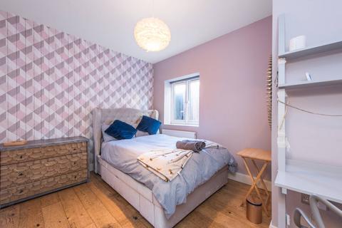 2 bedroom flat for sale, Rondu Road, Cricklewood, London, NW2