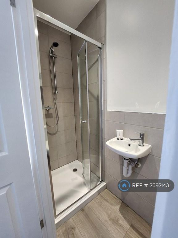Room 5 - En-Suite