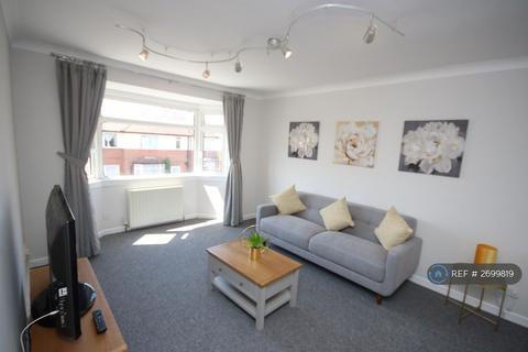 3 bedroom flat to rent, Malmesbury Park Road, Bournemouth, BH8