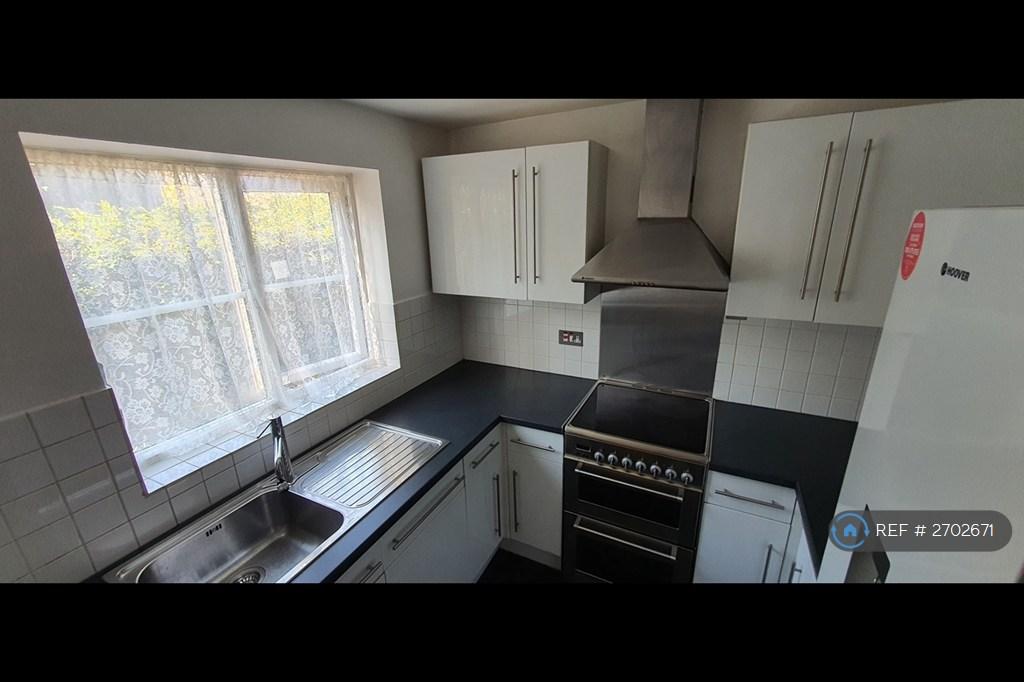 Kitchen - Double Oven, Fridge/f, Washing Machine
