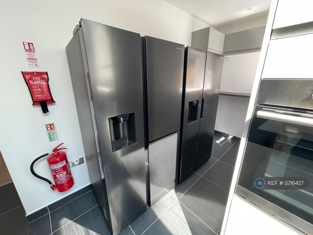 Large Modern Kitchen