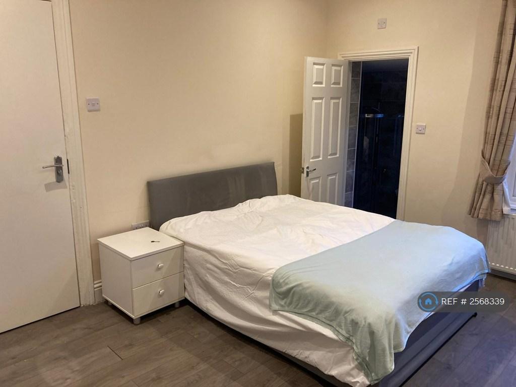 Studio 6 - Available Now £775