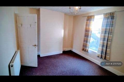 3 bedroom terraced house to rent, Gordon Road, Chatham, ME4