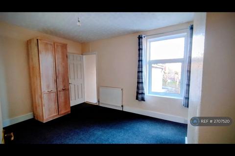 3 bedroom terraced house to rent, Gordon Road, Chatham, ME4