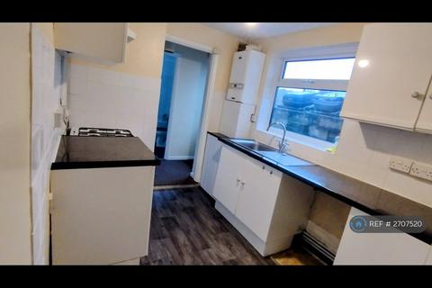 3 bedroom terraced house to rent, Gordon Road, Chatham, ME4