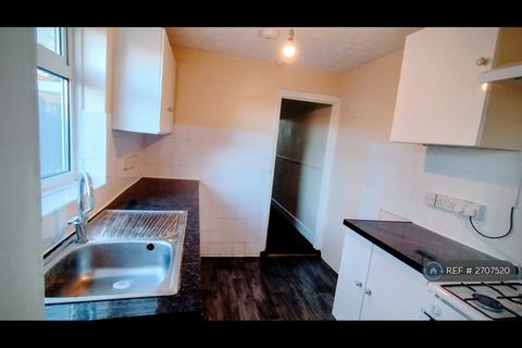 3 bedroom terraced house to rent, Gordon Road, Chatham, ME4