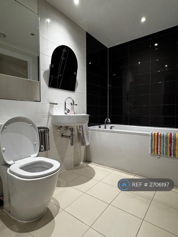 Bathroom (Master)