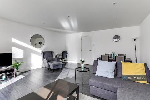 2 bedroom flat to rent, St. James House, Canterbury, CT1