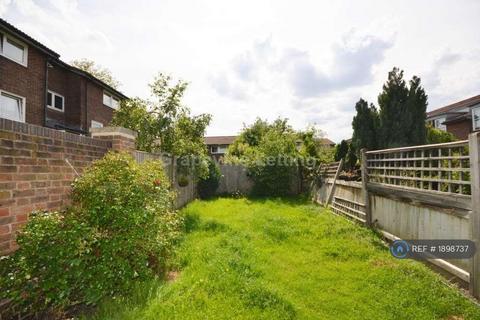 1 bedroom in a house share to rent, Moorland Road, London, SW9