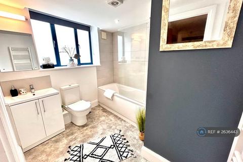 2 bedroom flat to rent, Queens Quay, Torquay, TQ1