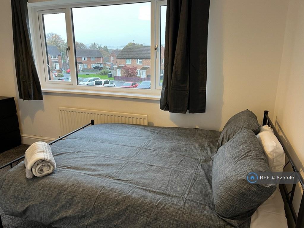 Dbl Room Wardrobe, Drawers Desk