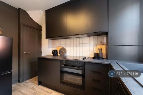 2 bedroom terraced house to rent, Autumn Grove, Leeds, LS6