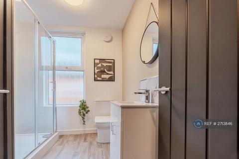 2 bedroom terraced house to rent, Autumn Grove, Leeds, LS6