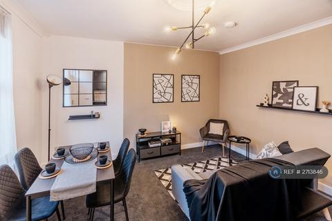 2 bedroom terraced house to rent, Autumn Grove, Leeds, LS6