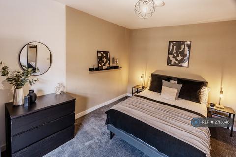 2 bedroom terraced house to rent, Autumn Grove, Leeds, LS6