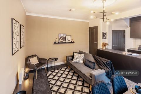 2 bedroom terraced house to rent, Autumn Grove, Leeds, LS6
