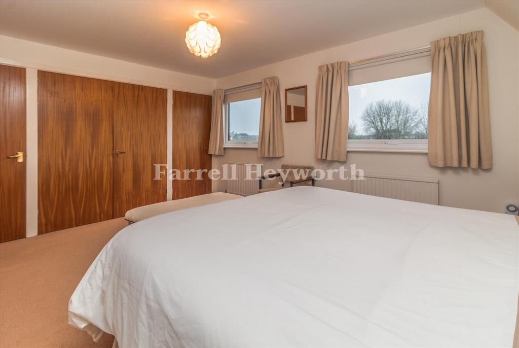 Bedroom 1 image 2
