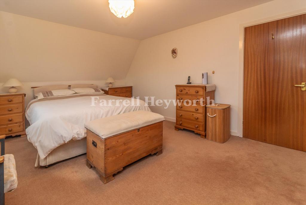 Bedroom 1 image 3