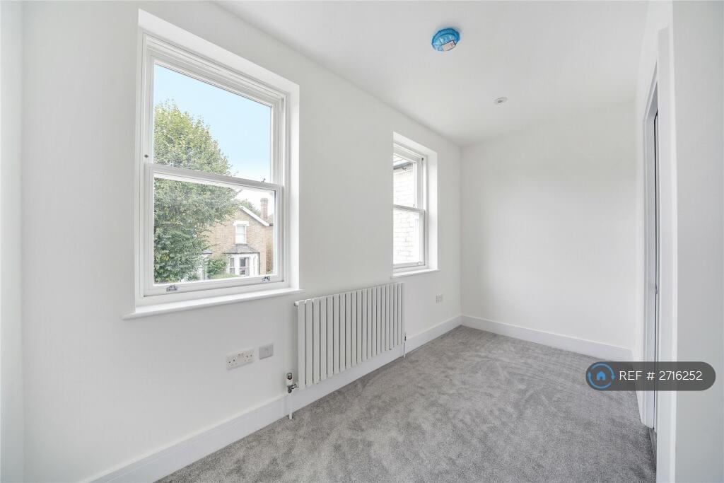 Bedroom 2.2