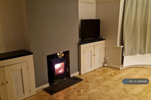 4 bedroom semi-detached house to rent, West Barnes Lane, New Malden, KT3