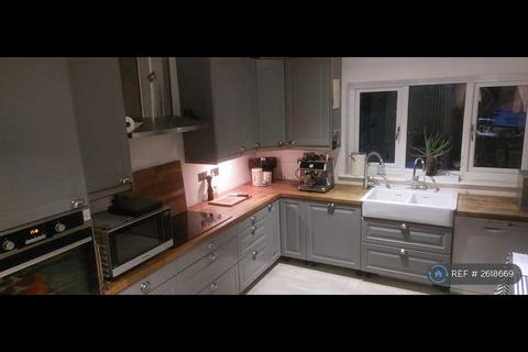 4 bedroom semi-detached house to rent, West Barnes Lane, New Malden, KT3