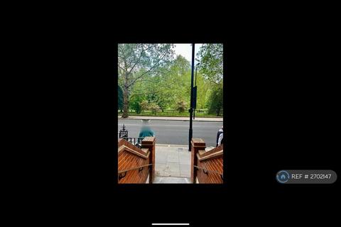 Studio to rent, Hyde Park Place, London, W2