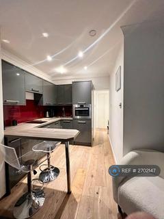 Studio to rent, Hyde Park Place, London, W2