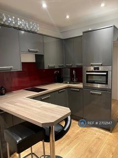 Studio to rent, Hyde Park Place, London, W2