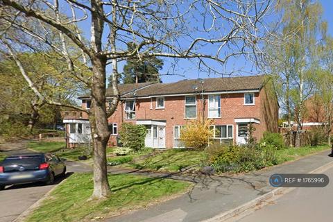 3 bedroom terraced house to rent, Inglewood Avenue, Camberley, GU15