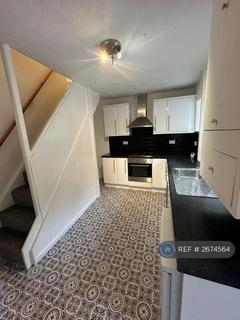 2 bedroom terraced house to rent, High Street West, Glossop, SK13