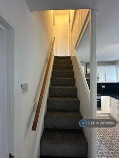 2 bedroom terraced house to rent, High Street West, Glossop, SK13