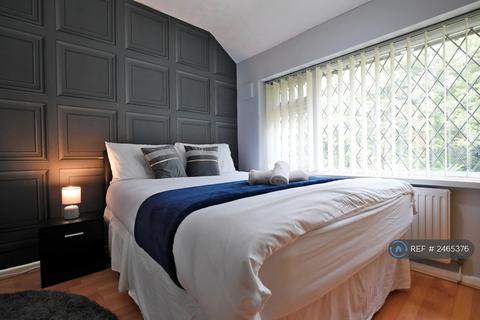 3 bedroom semi-detached house to rent, Queensway, Heald Green, Cheadle, SK8