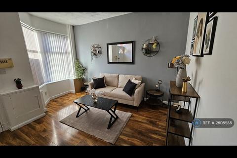 2 bedroom terraced house to rent, Parkfield Avenue, Manchester, M14