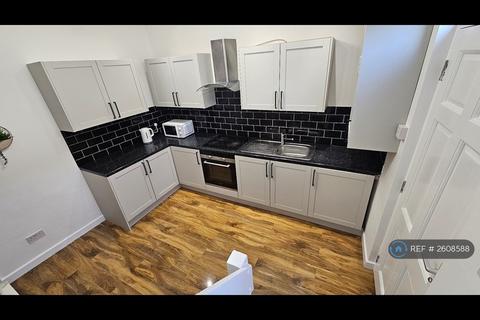 2 bedroom terraced house to rent, Parkfield Avenue, Manchester, M14