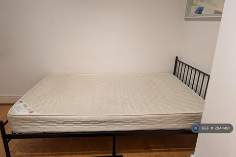 undefined, Ferndale Road, Swindon, SN2