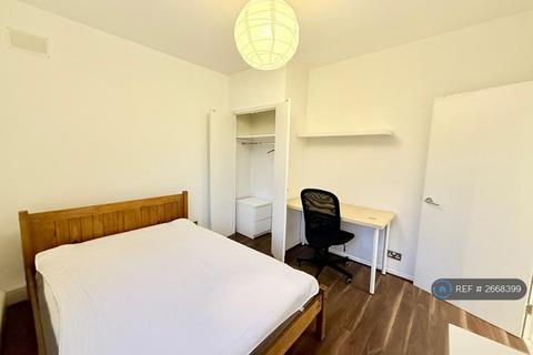 3 bedroom flat to rent, Northfleet House, London, SE1