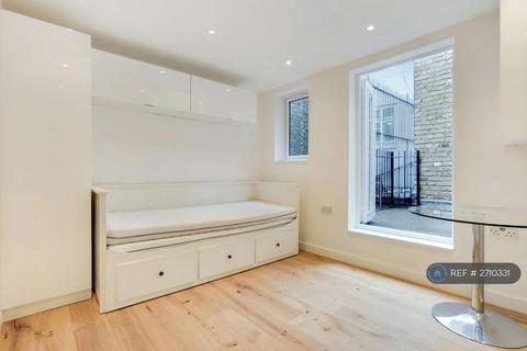 Studio to rent, Upper Tachbrook St, London, SW1V