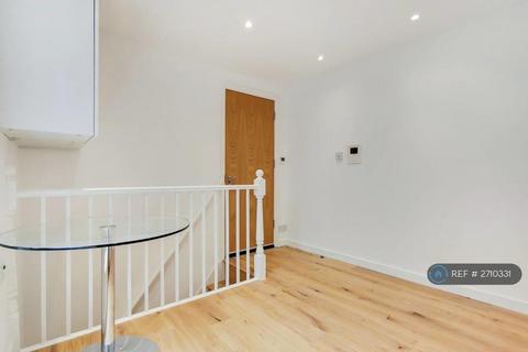 Studio to rent, Upper Tachbrook St, London, SW1V