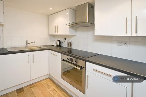 Studio to rent, Upper Tachbrook St, London, SW1V