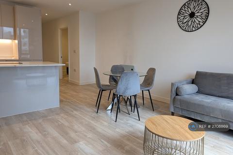 1 bedroom flat to rent, Queen Way, Salford, M3